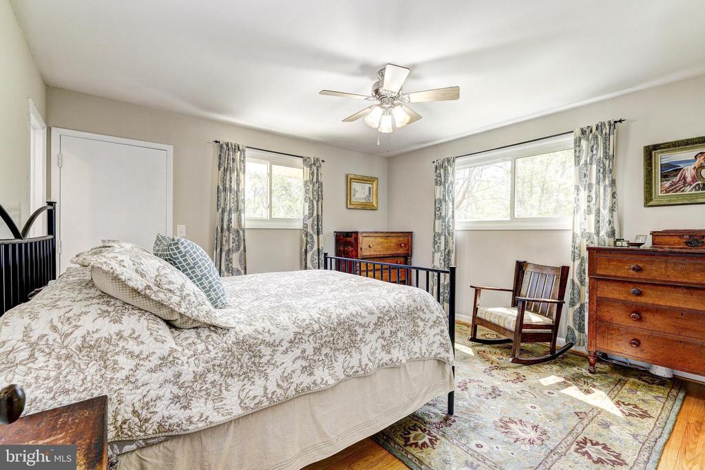 Image 23 of property listing at 3915 LONGMOOR CIR, Phoenix, MD 21131