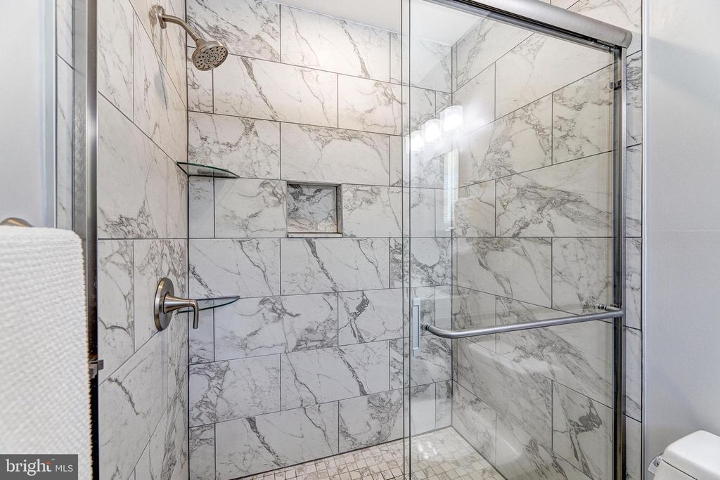 Image 25 of property listing at 3915 LONGMOOR CIR, Phoenix, MD 21131