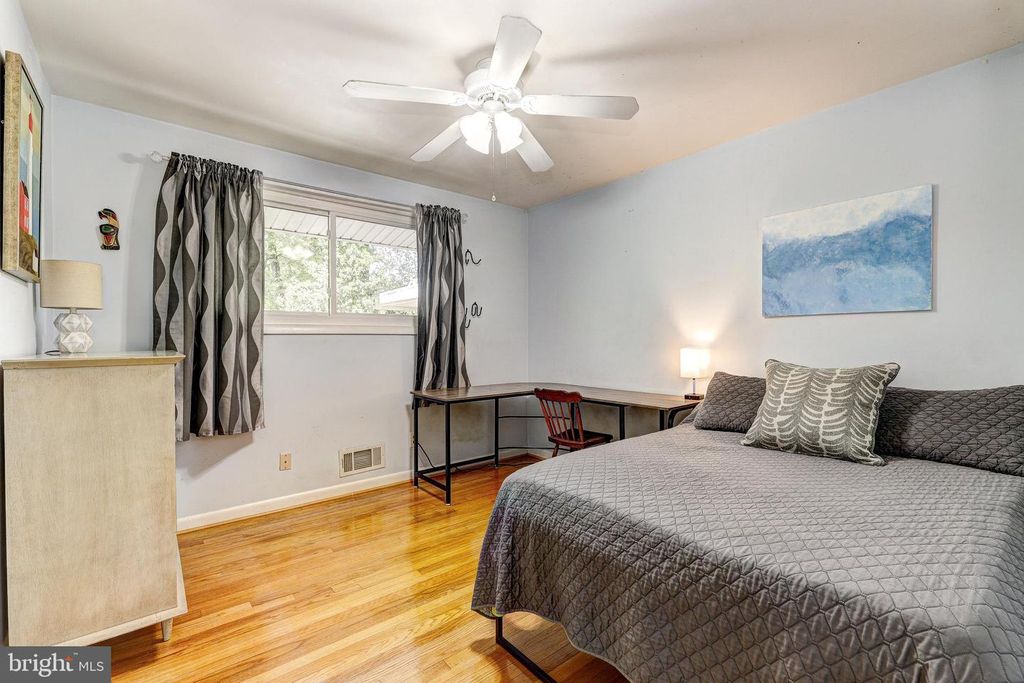 Image 26 of property listing at 3915 LONGMOOR CIR, Phoenix, MD 21131