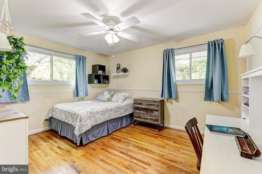 Image 27 of property listing at 3915 LONGMOOR CIR, Phoenix, MD 21131