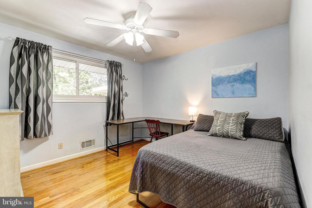 Image 28 of property listing at 3915 LONGMOOR CIR, Phoenix, MD 21131