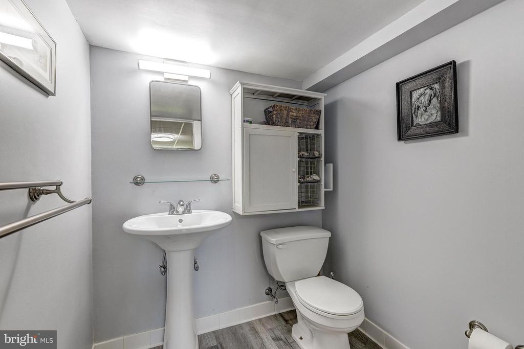 Image 33 of property listing at 3915 LONGMOOR CIR, Phoenix, MD 21131