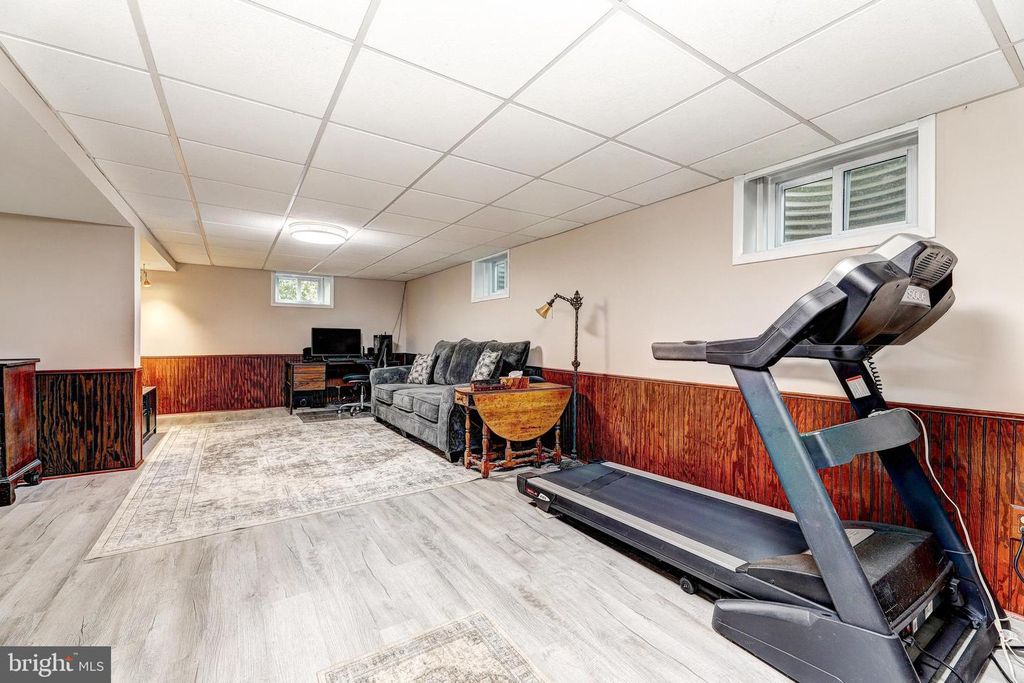 Image 35 of property listing at 3915 LONGMOOR CIR, Phoenix, MD 21131