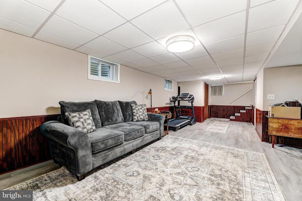 Image 36 of property listing at 3915 LONGMOOR CIR, Phoenix, MD 21131