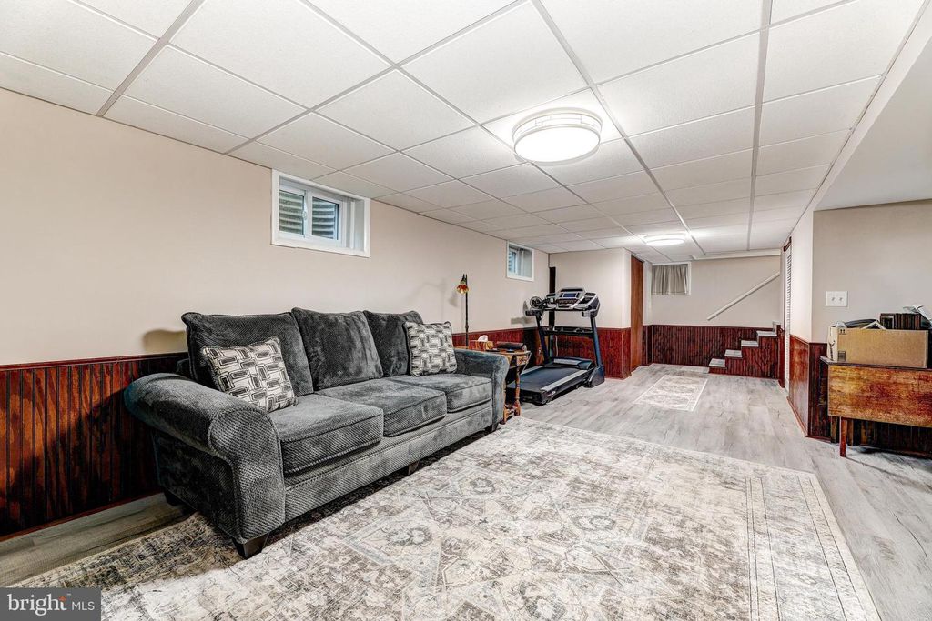 Image 37 of property listing at 3915 LONGMOOR CIR, Phoenix, MD 21131