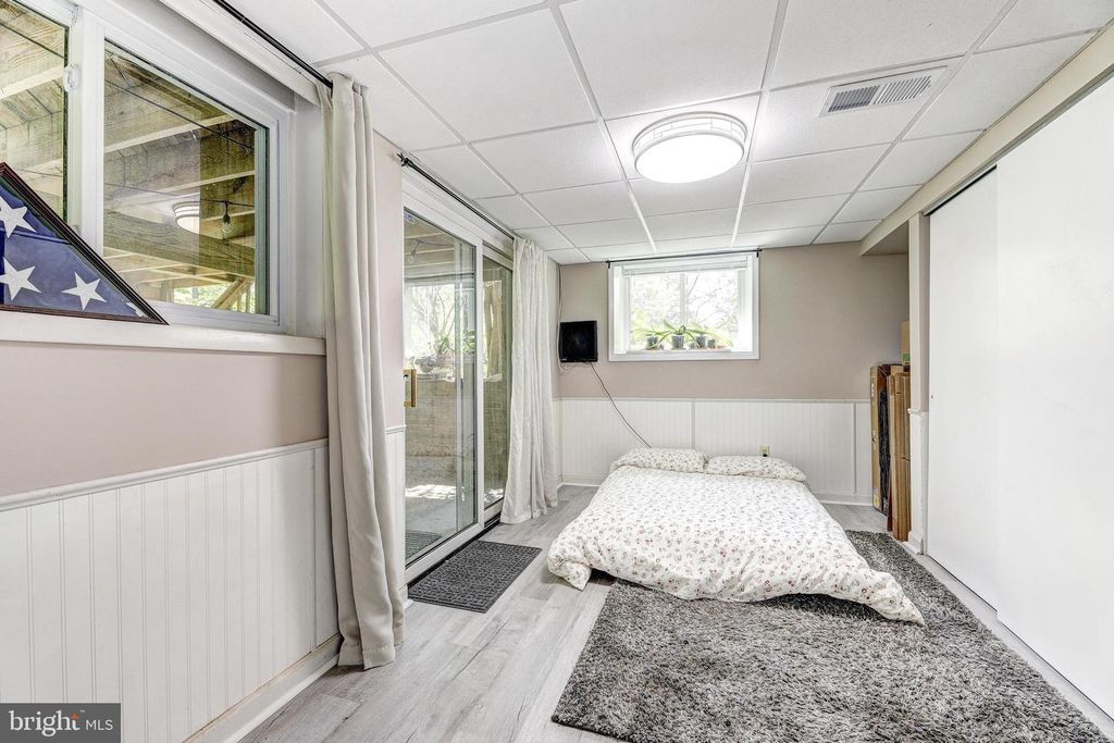 Image 39 of property listing at 3915 LONGMOOR CIR, Phoenix, MD 21131