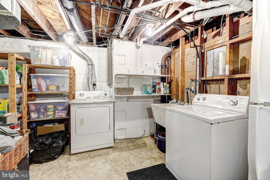 Image 41 of property listing at 3915 LONGMOOR CIR, Phoenix, MD 21131