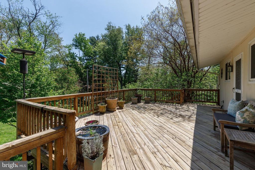 Image 43 of property listing at 3915 LONGMOOR CIR, Phoenix, MD 21131