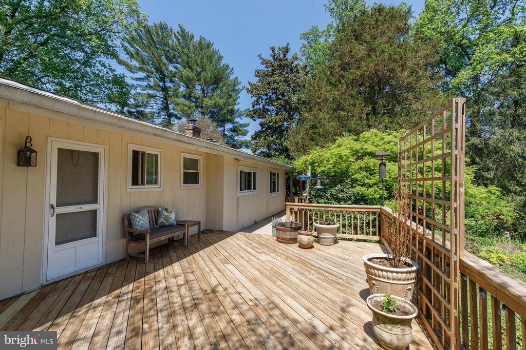 Image 44 of property listing at 3915 LONGMOOR CIR, Phoenix, MD 21131