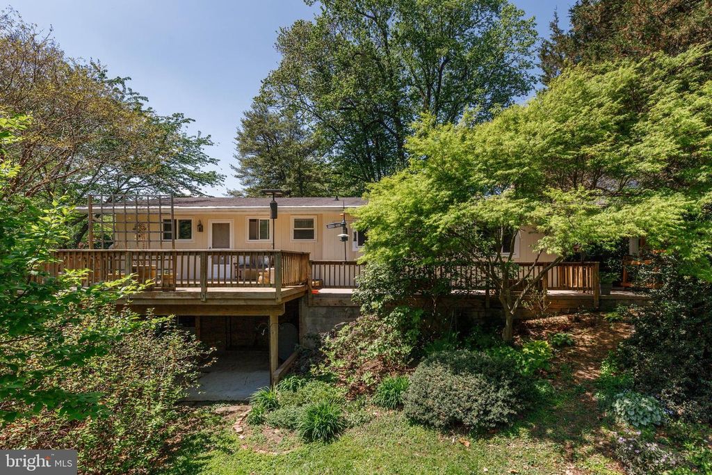 Image 46 of property listing at 3915 LONGMOOR CIR, Phoenix, MD 21131