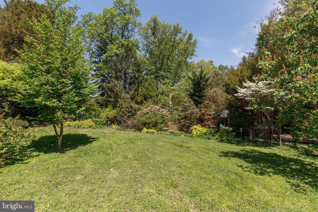 Image 54 of property listing at 3915 LONGMOOR CIR, Phoenix, MD 21131