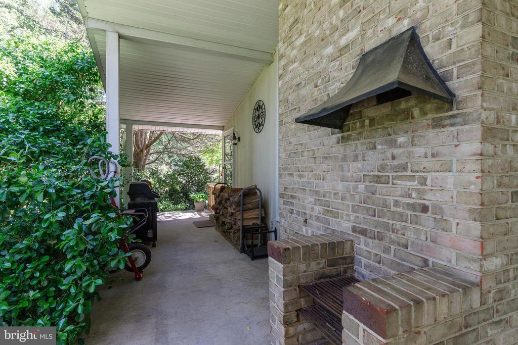 Image 57 of property listing at 3915 LONGMOOR CIR, Phoenix, MD 21131