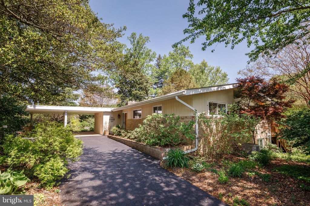 Image 58 of property listing at 3915 LONGMOOR CIR, Phoenix, MD 21131