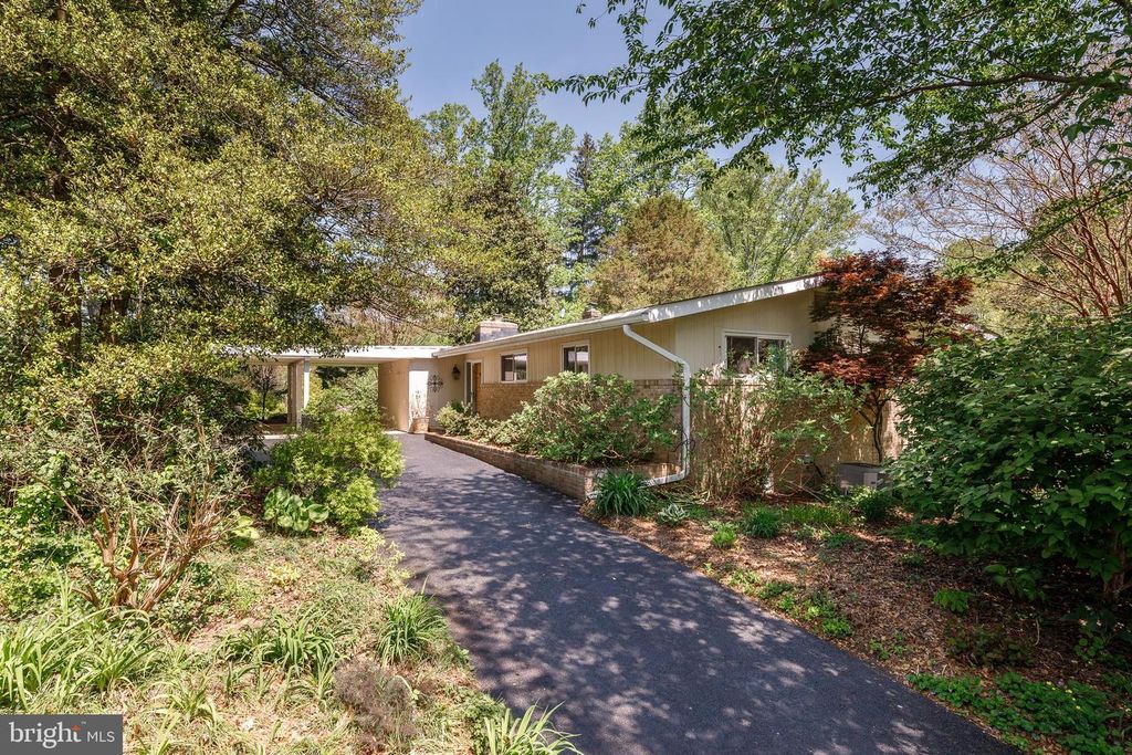 Image 59 of property listing at 3915 LONGMOOR CIR, Phoenix, MD 21131