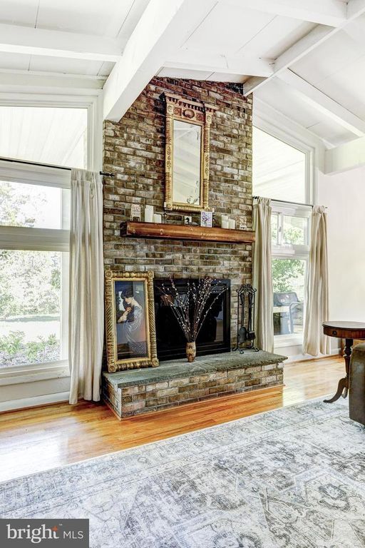 Image 9 of property listing at 3915 LONGMOOR CIR, Phoenix, MD 21131