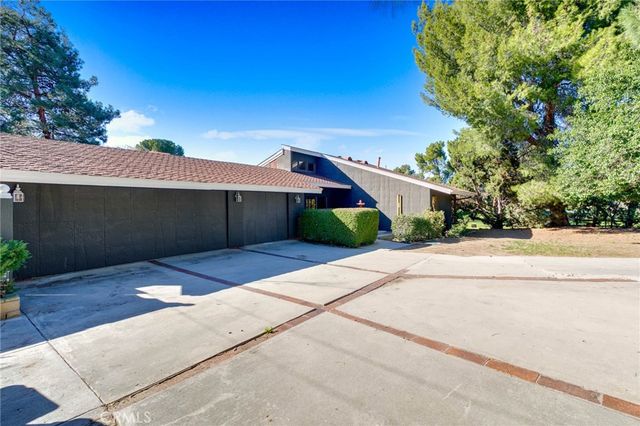 27411 Santa Fe Street, Hemet, CA 92543