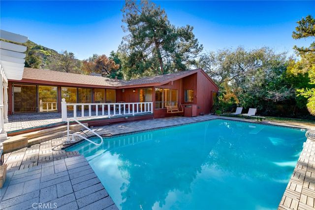 27411 Santa Fe Street, Hemet, CA 92543