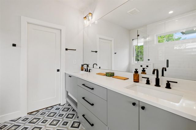 1504 Ruth Ave 3, Austin, TX 78757