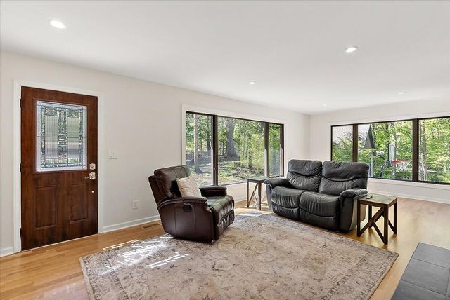 9555 Dunewood Drive, Bridgman, MI 49106