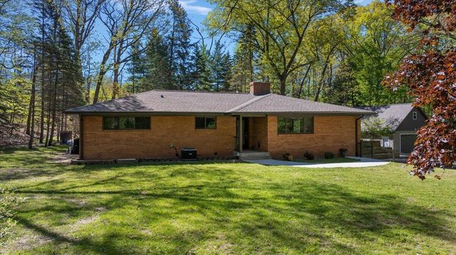 9555 Dunewood Drive, Bridgman, MI 49106