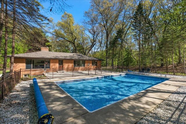 9555 Dunewood Drive, Bridgman, MI 49106