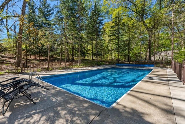 9555 Dunewood Drive, Bridgman, MI 49106