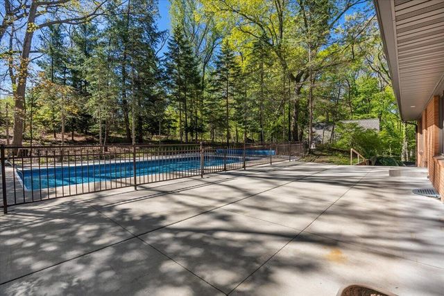 9555 Dunewood Drive, Bridgman, MI 49106