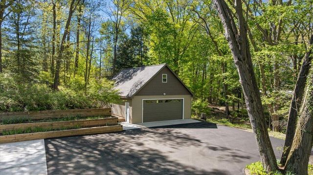 9555 Dunewood Drive, Bridgman, MI 49106
