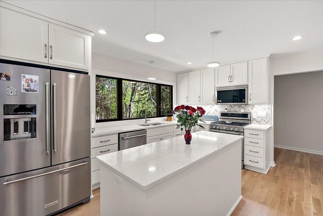 9555 Dunewood Drive, Bridgman, MI 49106
