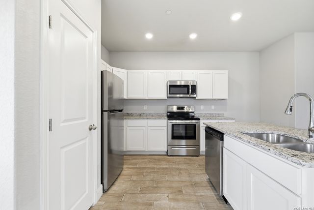 7220 SAVANNAH BRKS, Live Oak, TX 78233