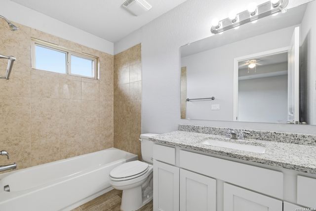 7220 SAVANNAH BRKS, Live Oak, TX 78233