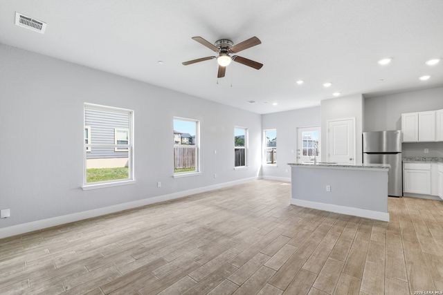 7220 SAVANNAH BRKS, Live Oak, TX 78233