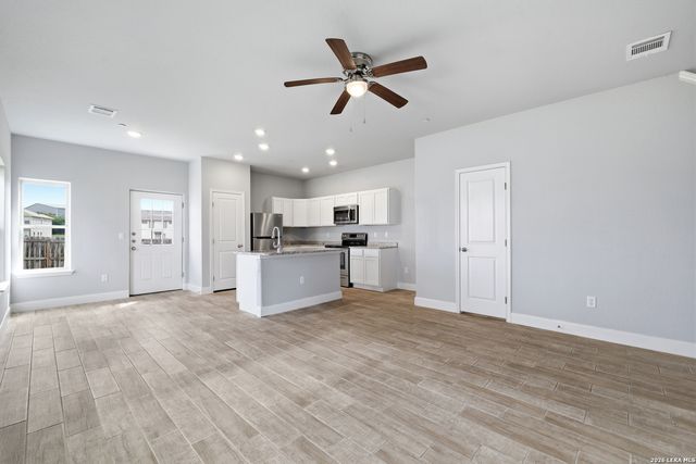 7220 SAVANNAH BRKS, Live Oak, TX 78233