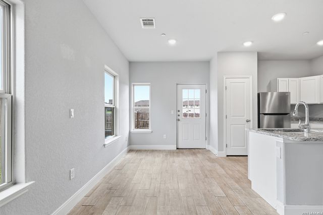 7220 SAVANNAH BRKS, Live Oak, TX 78233