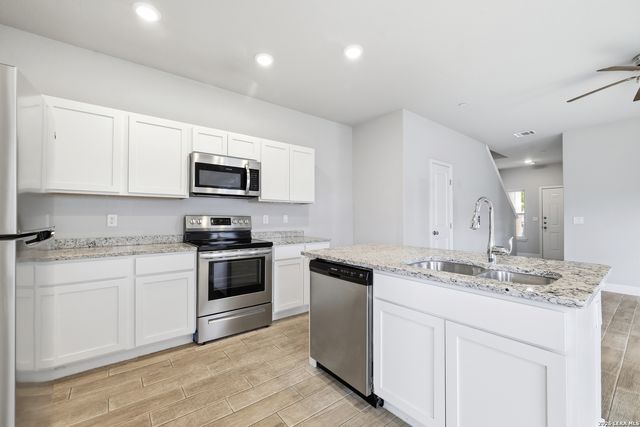 7220 SAVANNAH BRKS, Live Oak, TX 78233