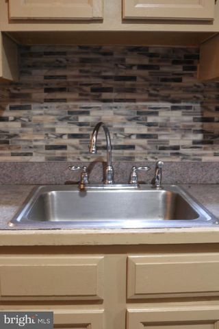 121 E TULPEHOCKEN, Philadelphia, PA 19144