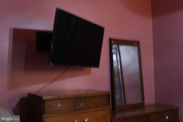 121 E TULPEHOCKEN, Philadelphia, PA 19144