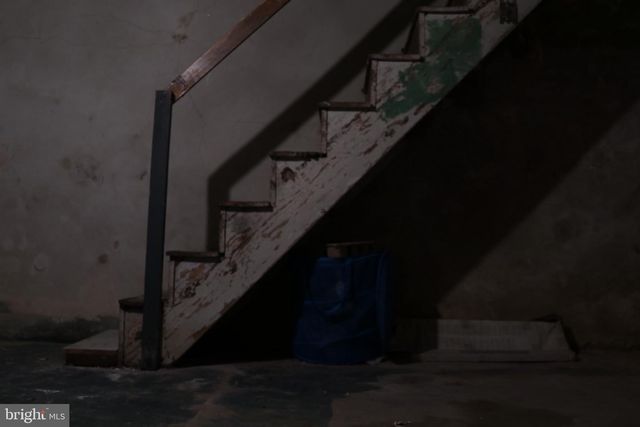 121 E TULPEHOCKEN, Philadelphia, PA 19144