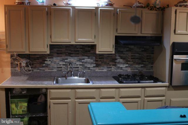 121 E TULPEHOCKEN, Philadelphia, PA 19144