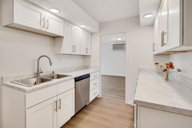 232 S Highland St Apt 601, Memphis, TN 38111