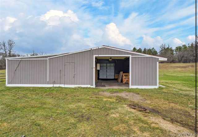 2039 East River Road, Grand Island, NY 14072