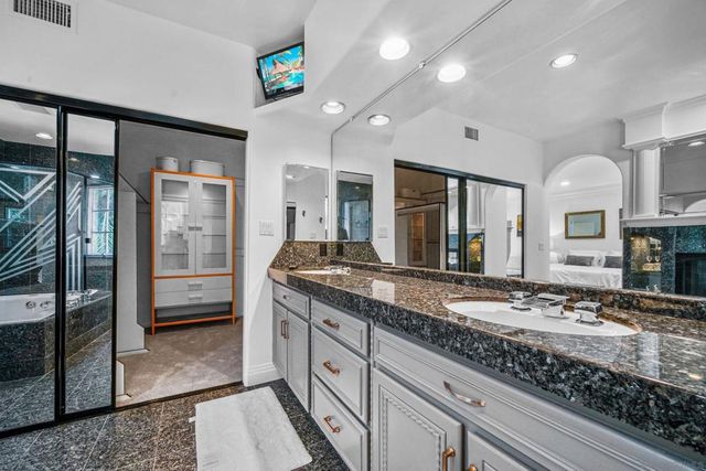 5448 Renaissance, San Diego, CA 92122