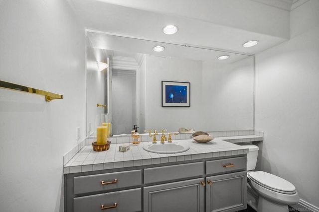 5448 Renaissance, San Diego, CA 92122