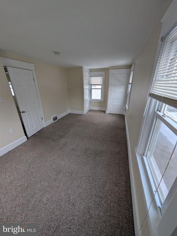 30 W ROLAND RD, Brookhaven, PA 19015