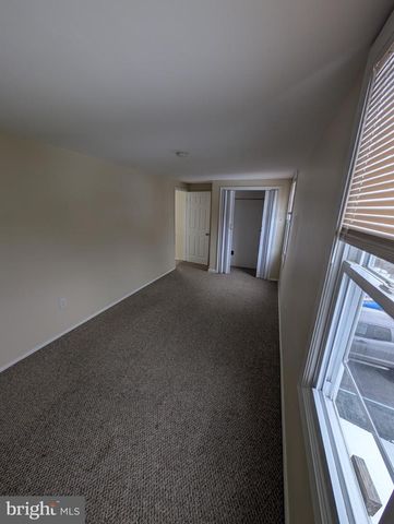 30 W ROLAND RD, Brookhaven, PA 19015