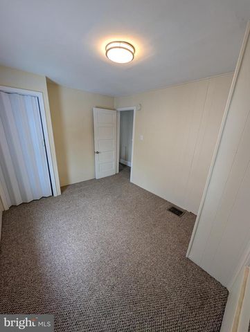 30 W ROLAND RD, Brookhaven, PA 19015