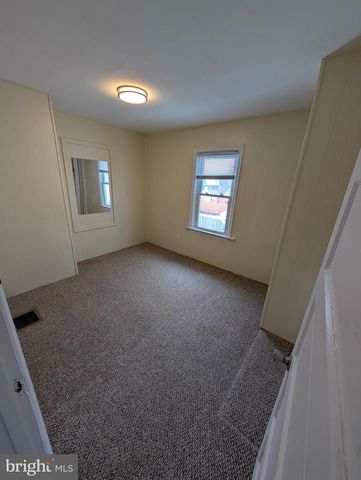 30 W ROLAND RD, Brookhaven, PA 19015