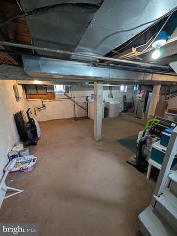 30 W ROLAND RD, Brookhaven, PA 19015