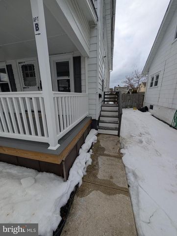 30 W ROLAND RD, Brookhaven, PA 19015