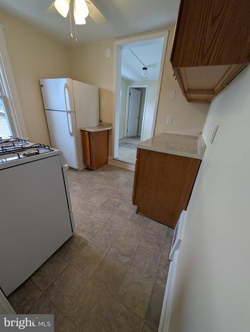 30 W ROLAND RD, Brookhaven, PA 19015